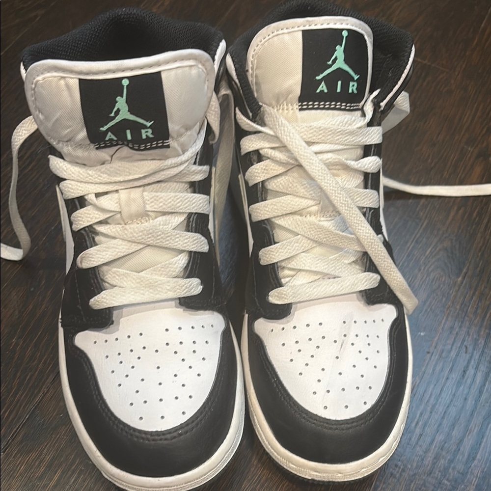 Nike Jordans Kids Sneakers Black White Teal - Picture 2 of 5